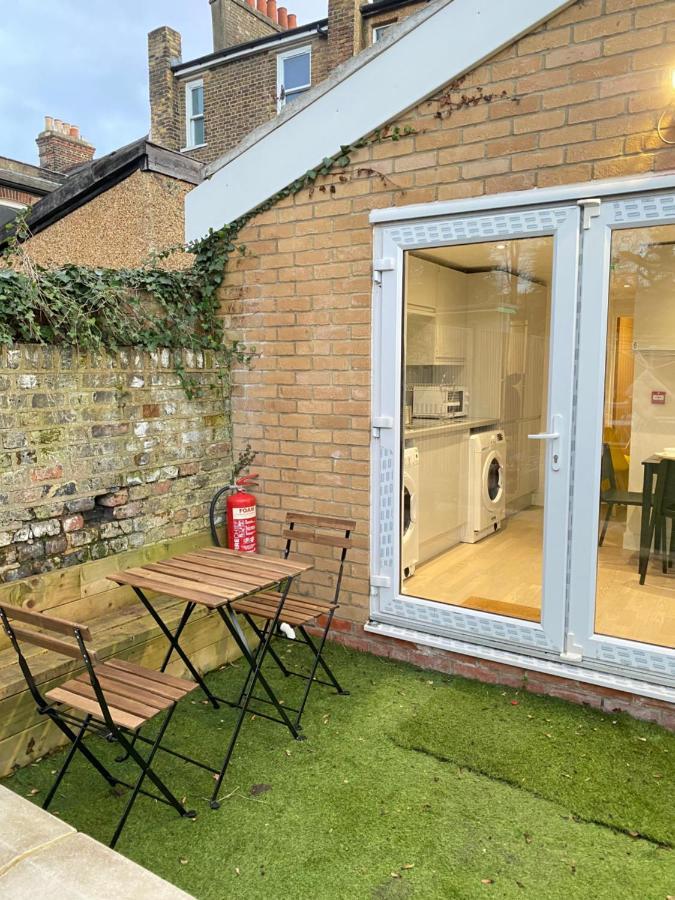 Cozy En-Suite Near Stratford Londra Exterior foto