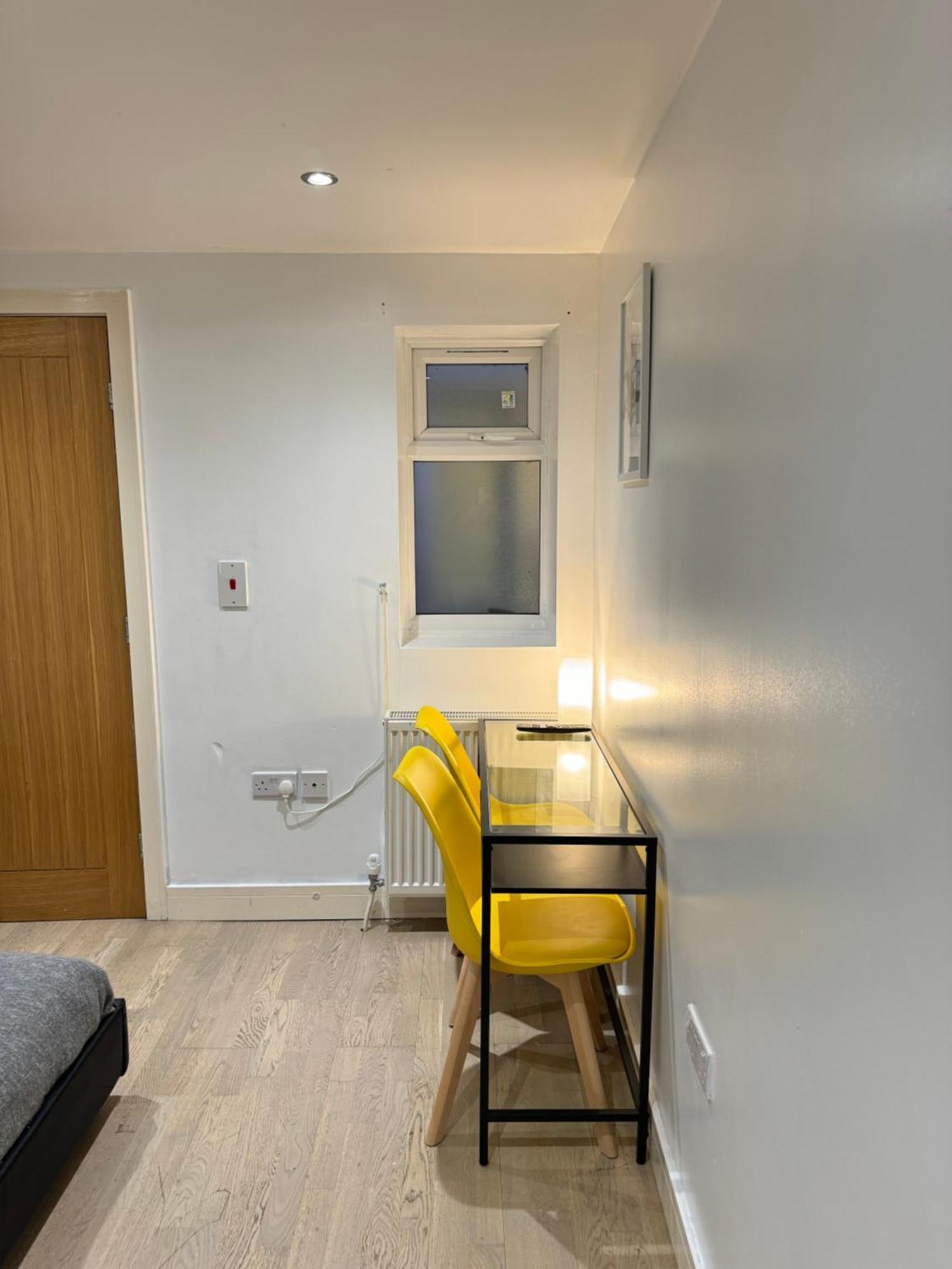 Cozy En-Suite Near Stratford Londra Exterior foto