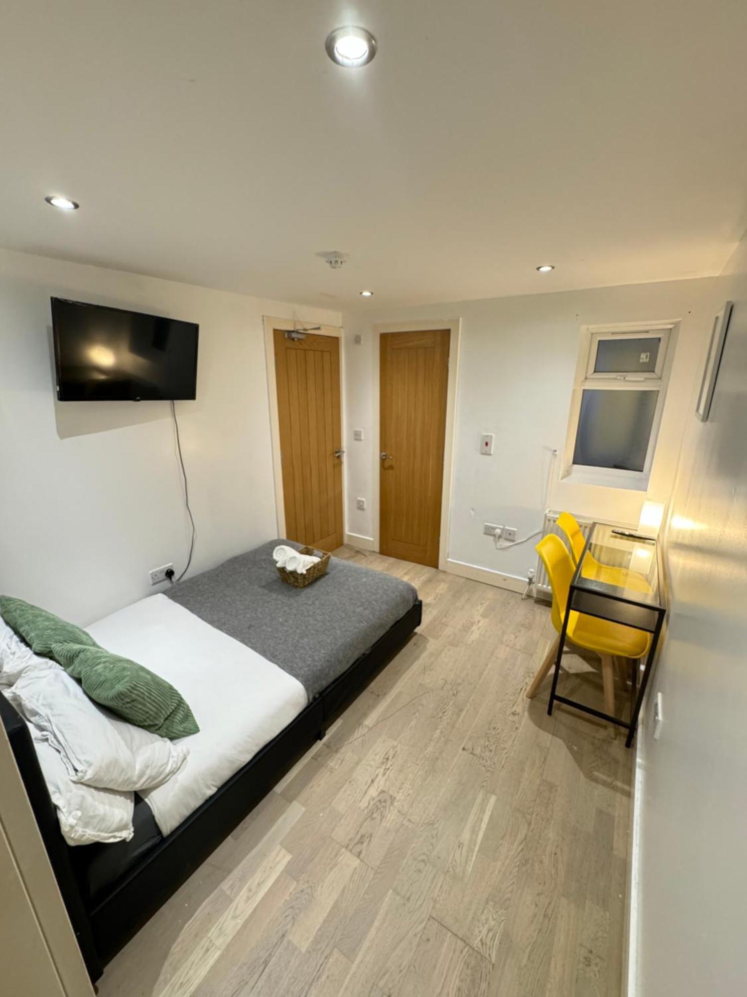 Cozy En-Suite Near Stratford Londra Exterior foto