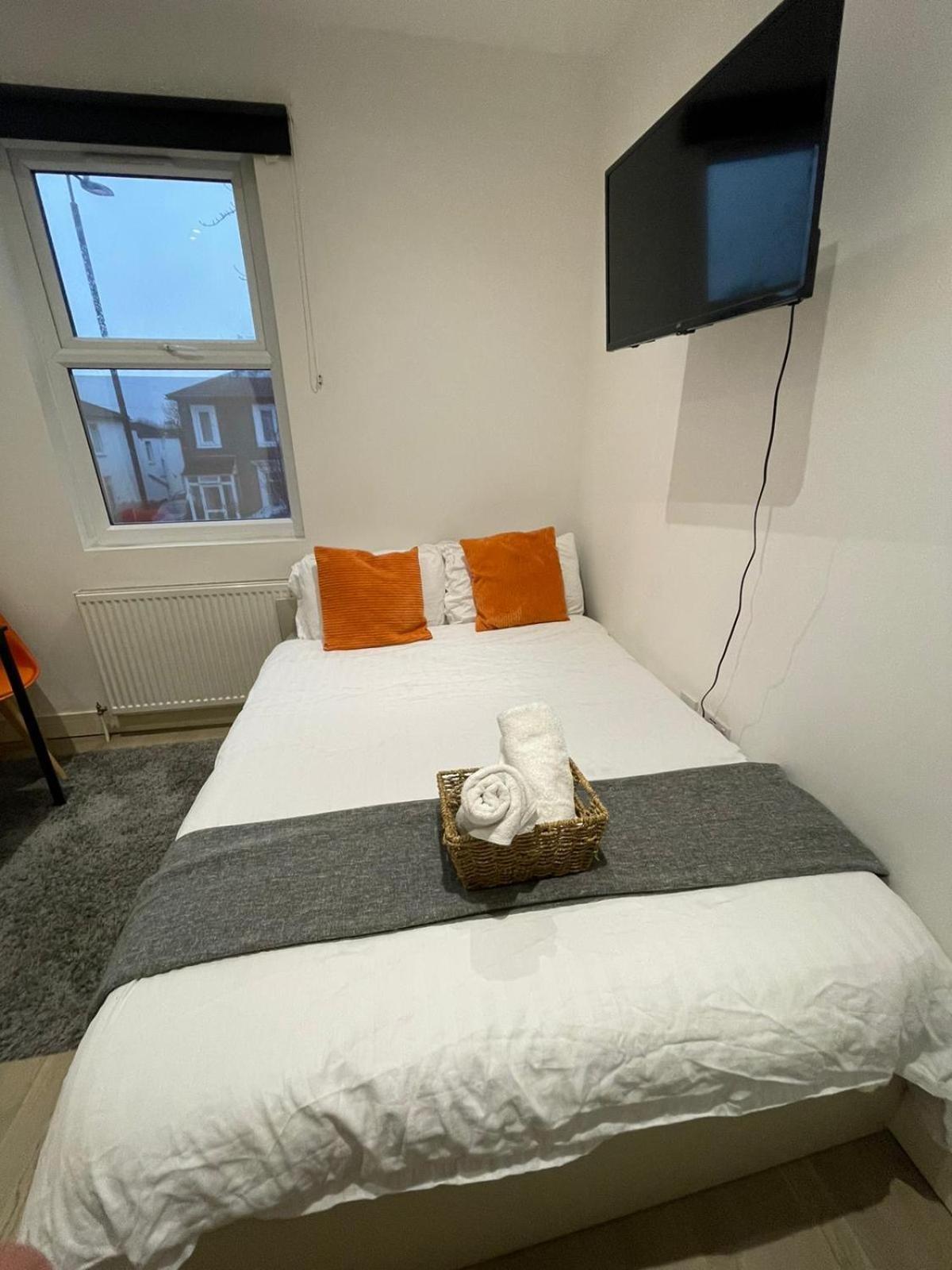 Cozy En-Suite Near Stratford Londra Exterior foto