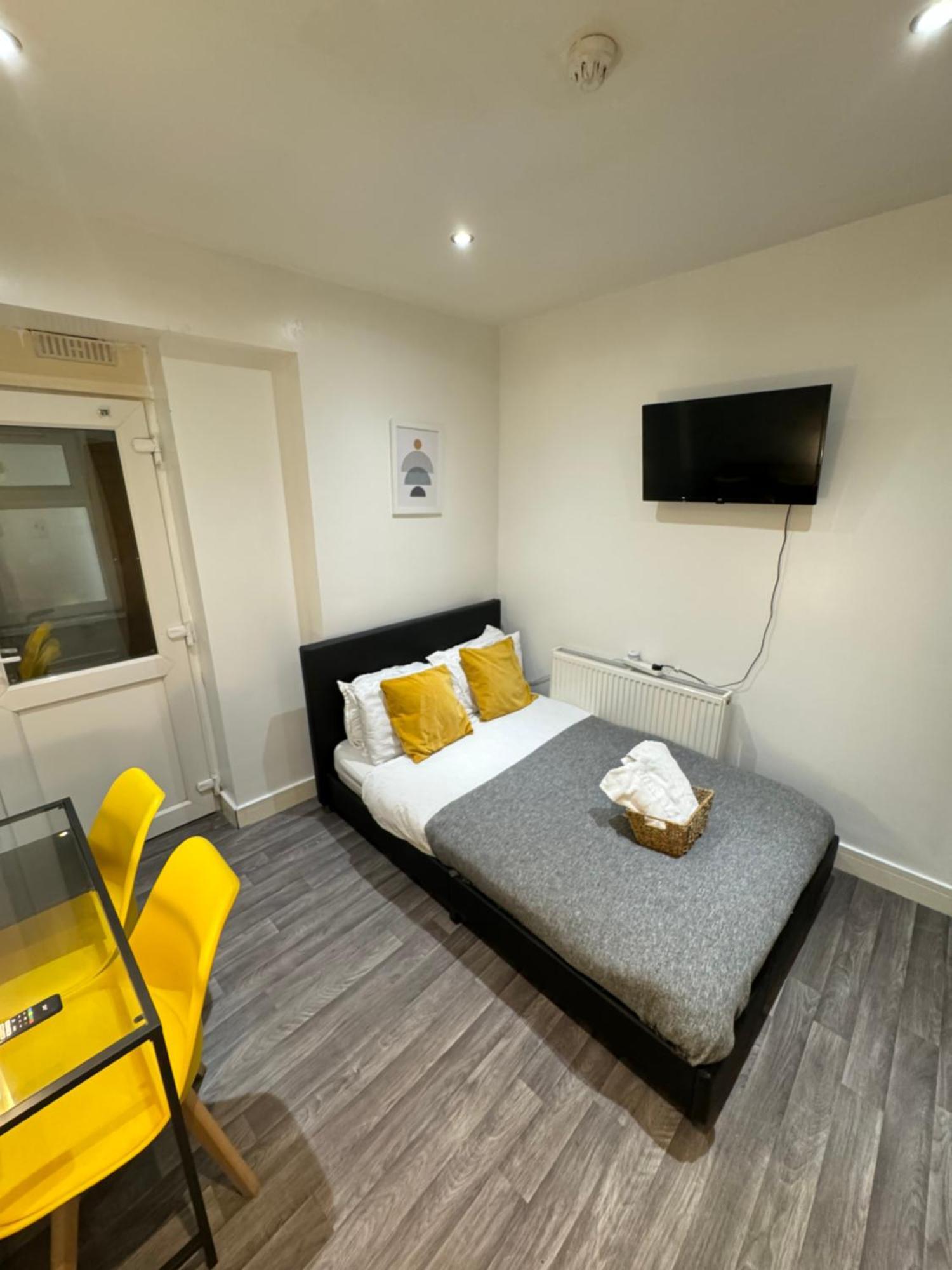 Cozy En-Suite Near Stratford Londra Exterior foto