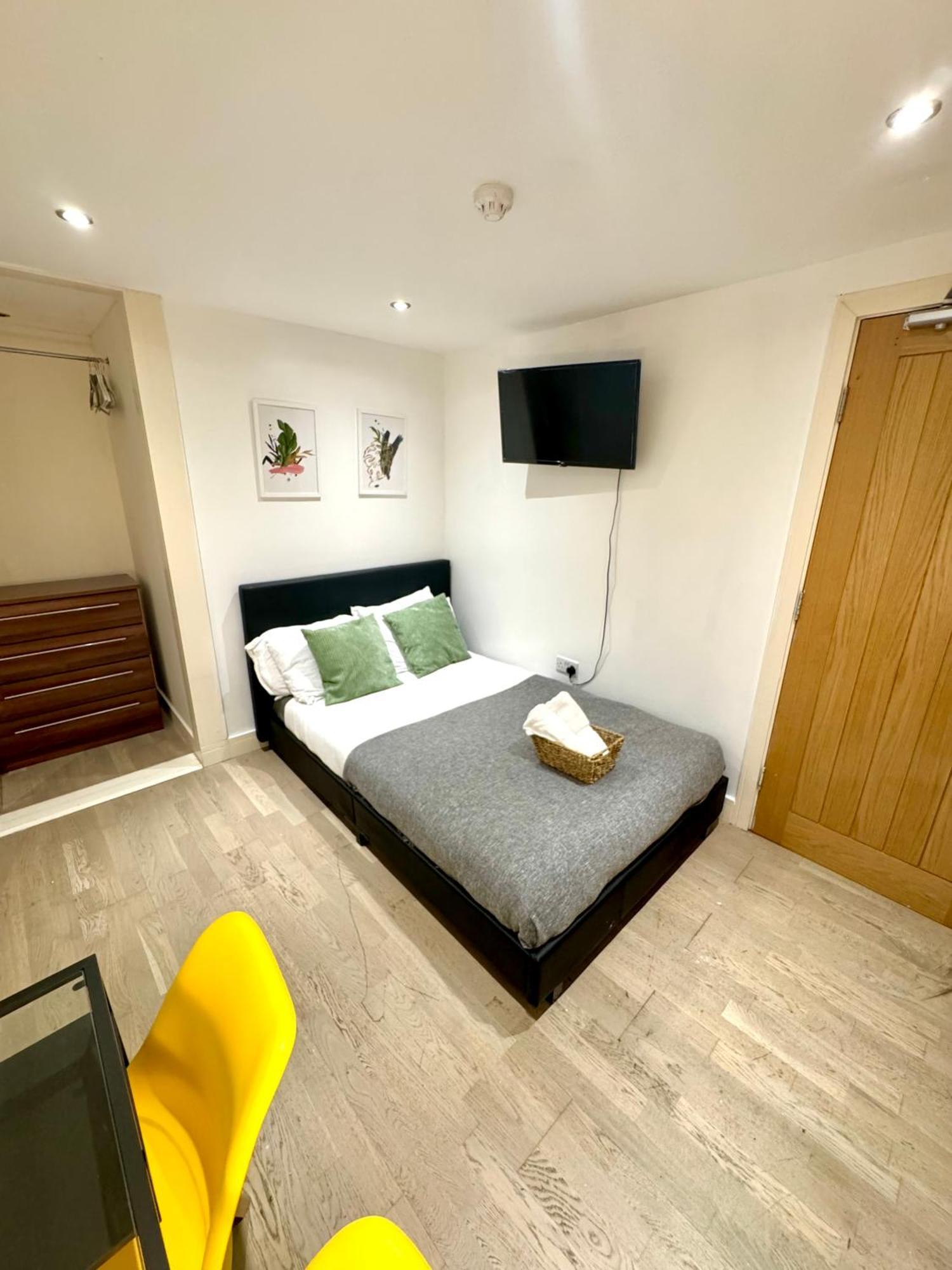 Cozy En-Suite Near Stratford Londra Exterior foto